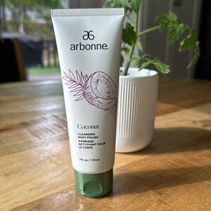 ARBONNE  coconut cleansing body polish
Coconut scented cleansing body polish